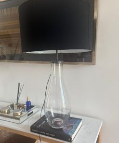 Lámpara de vidrio con pantalla negra