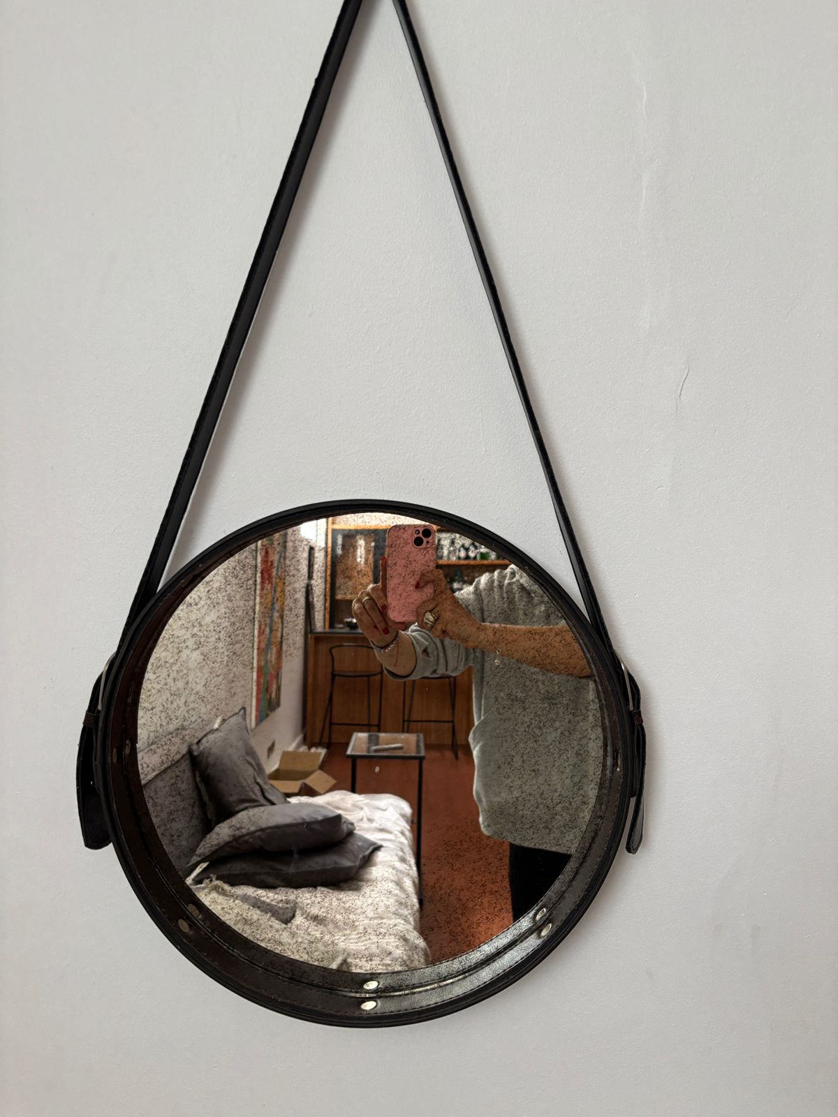 Espejo redondo con colgante de cuero - Imagen 4