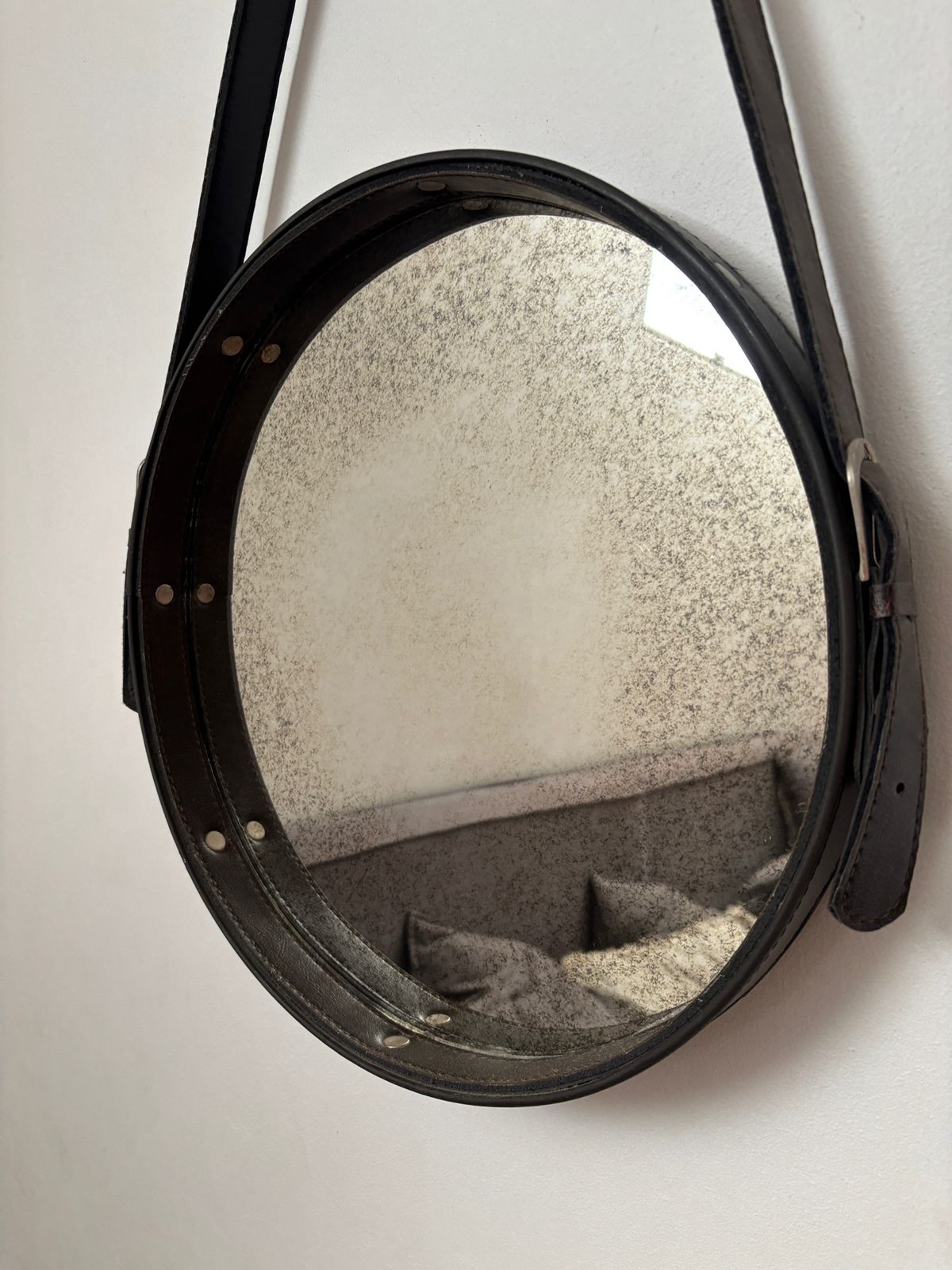 Espejo redondo con colgante de cuero - Imagen 3