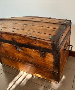 Baúl antiguo madera fierro