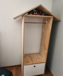 Ropero tipo casa con cajón