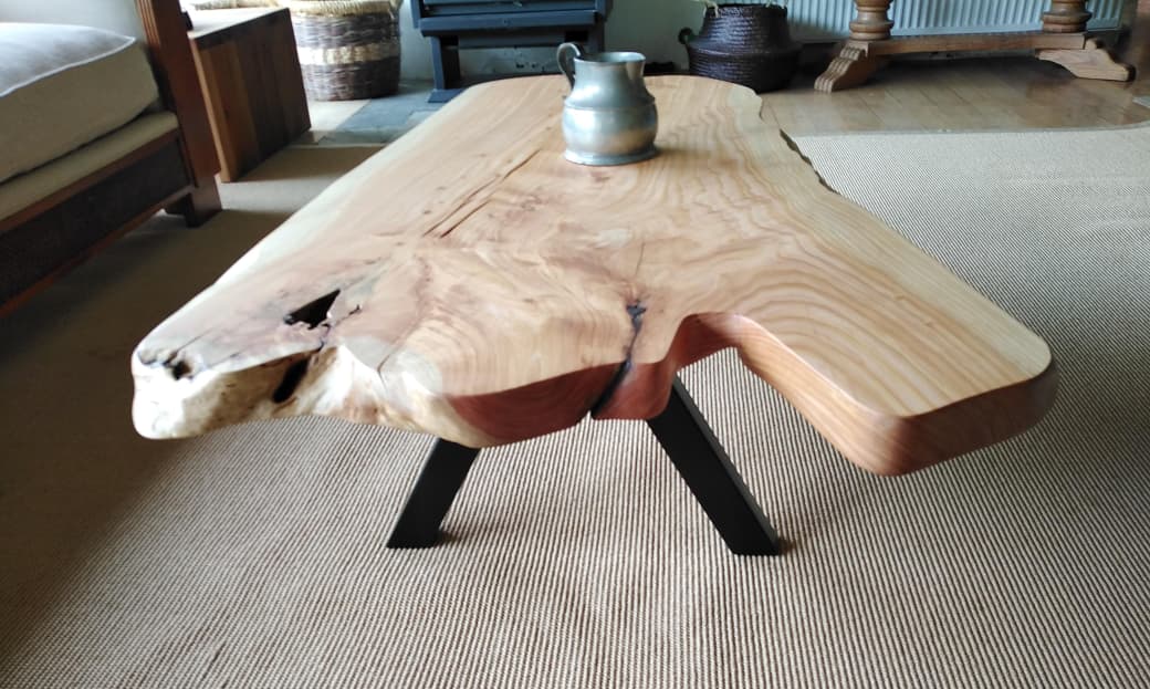 Mesa centro ciprés con aceite Osmo Woodmann design