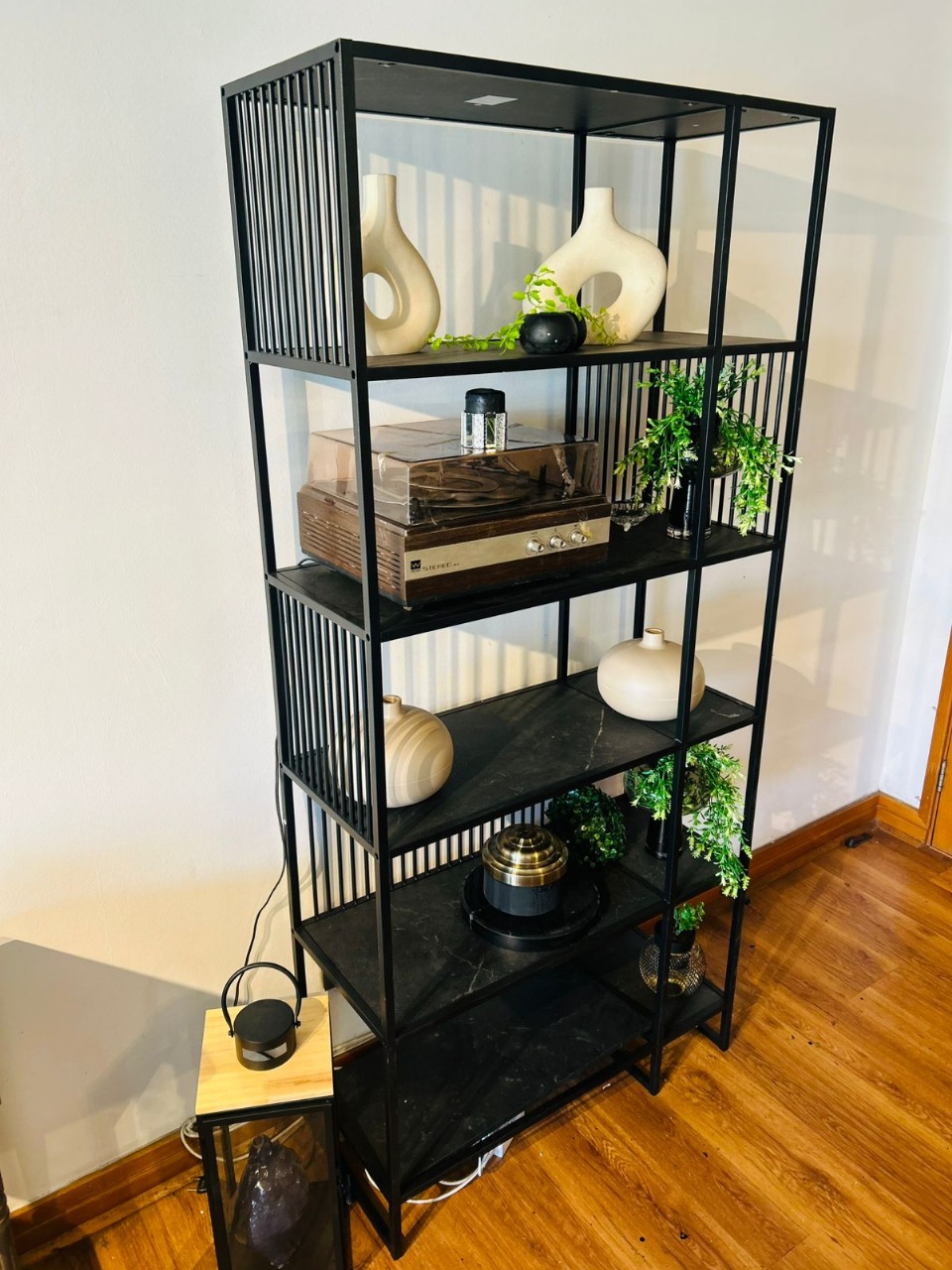 Librero Liverpool negro Form Design