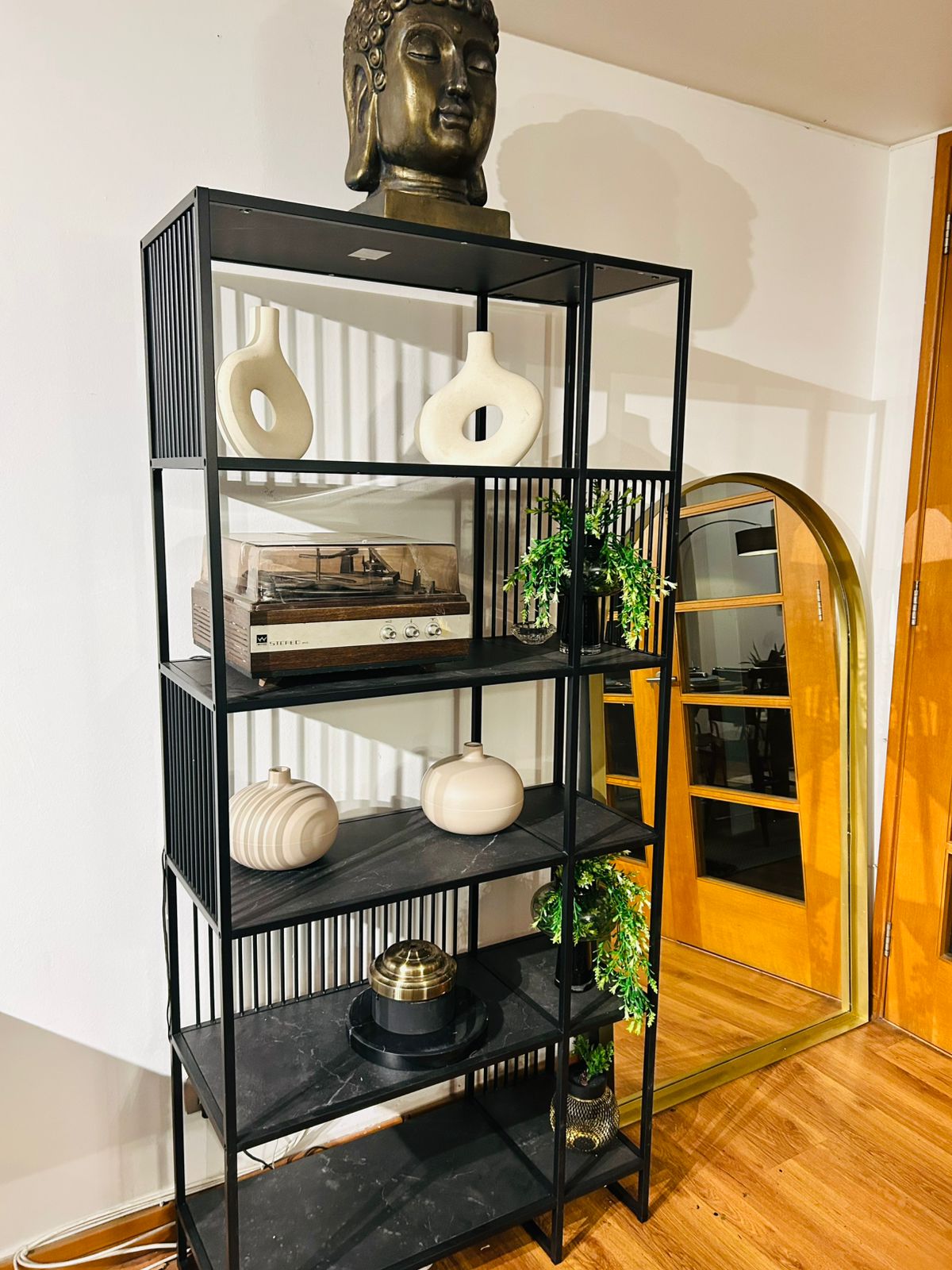 Librero Liverpool negro Form Design - Imagen 4