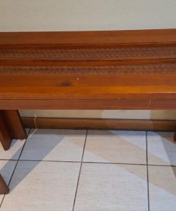 Arrimo de madera y rattan artificial