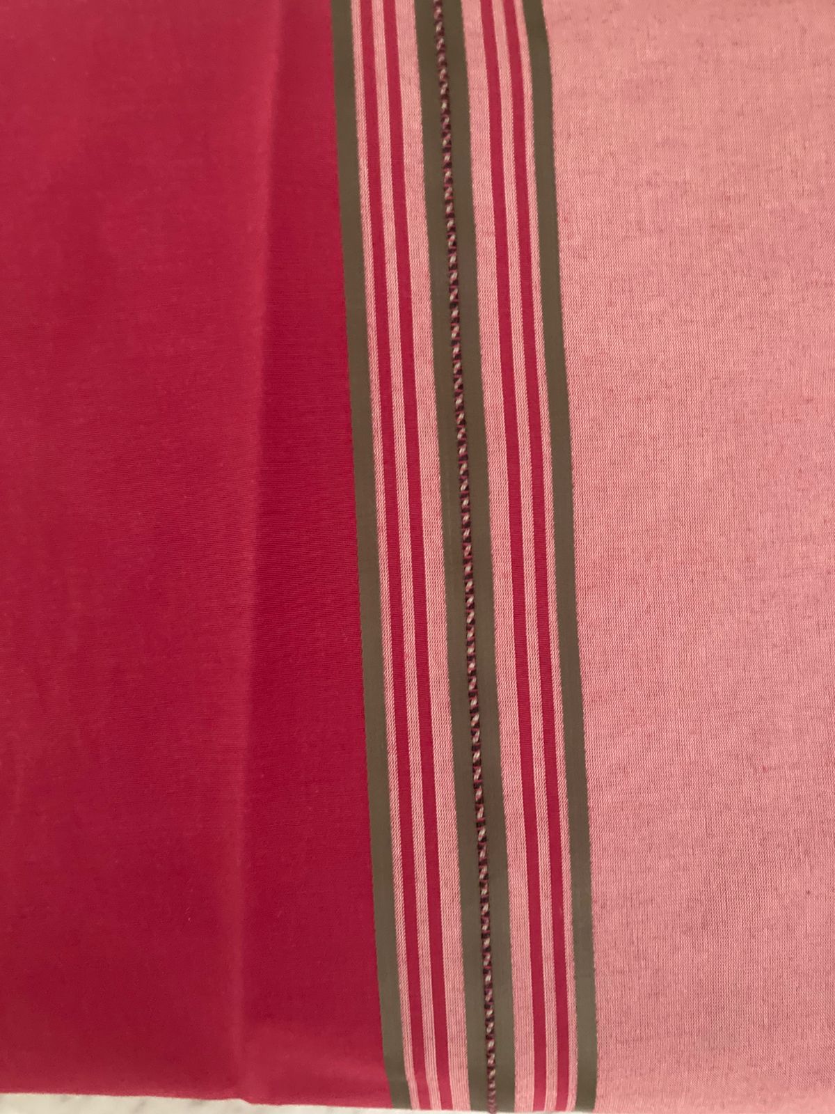 Tapiz listado en tonos rosa viejo y granate - Imagen 3