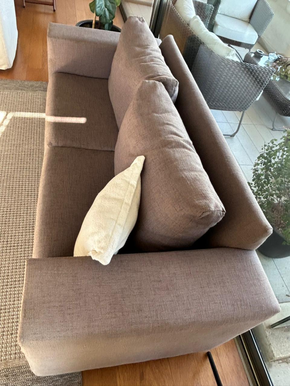 Sofá 2 cuerpos tela café moro - Imagen 4