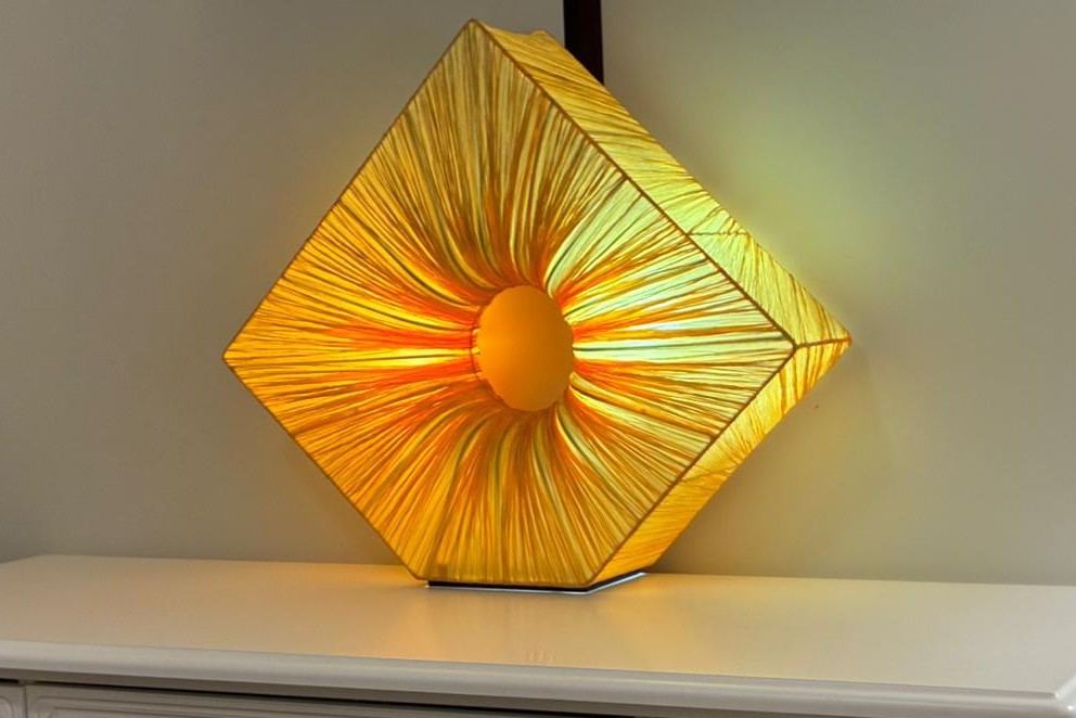 Lámpara decorativa cuadrada tela amarilla