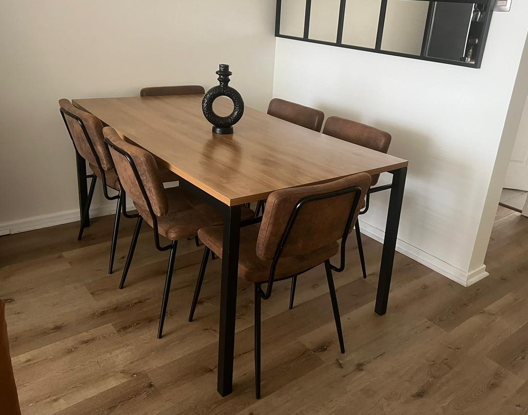 Juego de comedor madera y metal con 6 sillas cuero