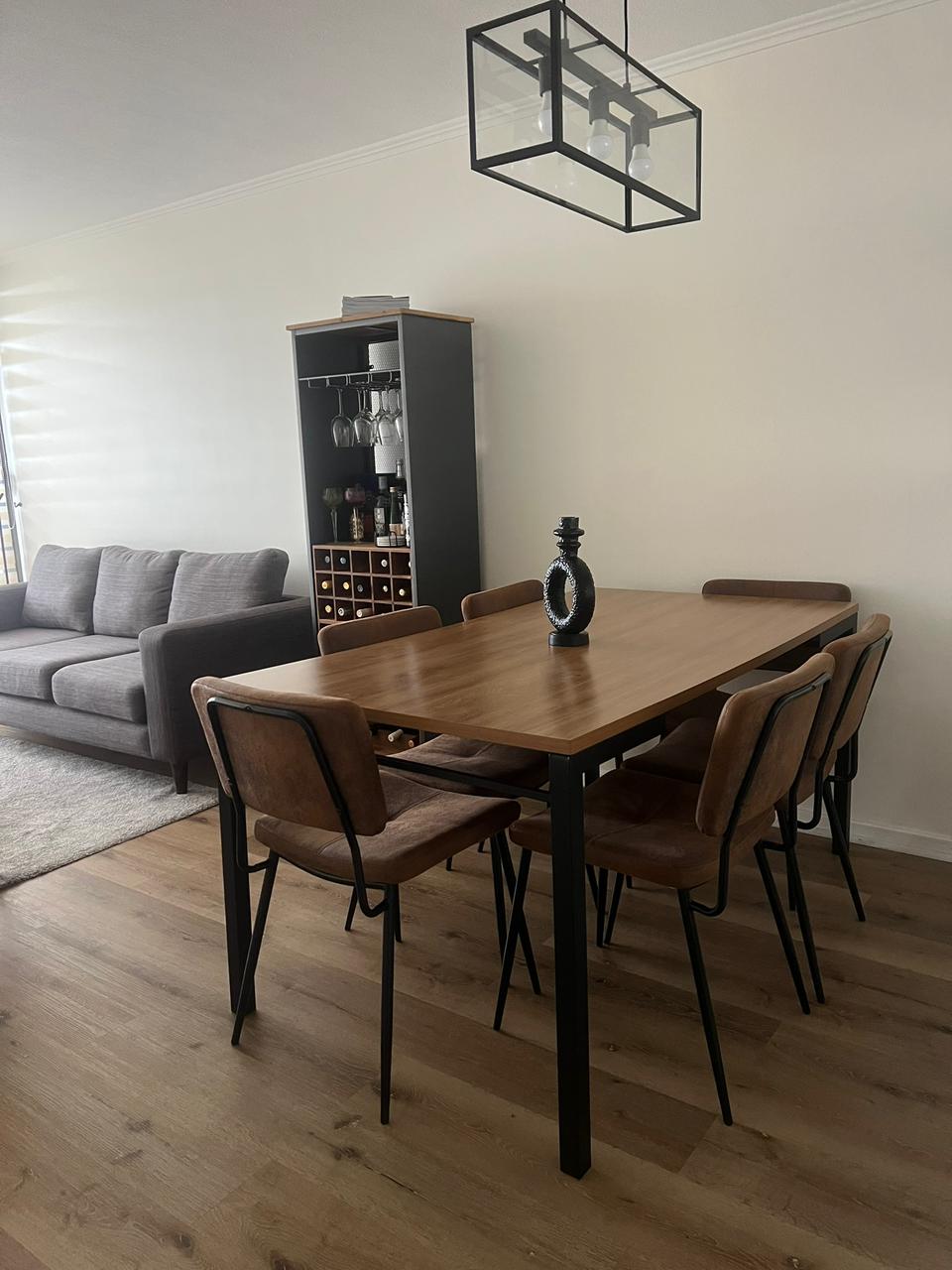 Juego de comedor madera y metal con 6 sillas cuero - Imagen 4