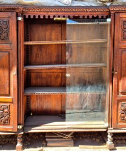 Vitrina de madera con marquetería Roble Americano