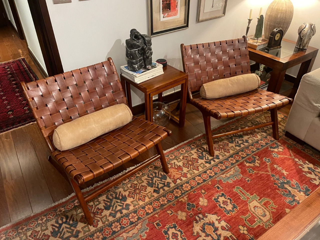 Par de Sitiales Cuero Austral Alaniz Home