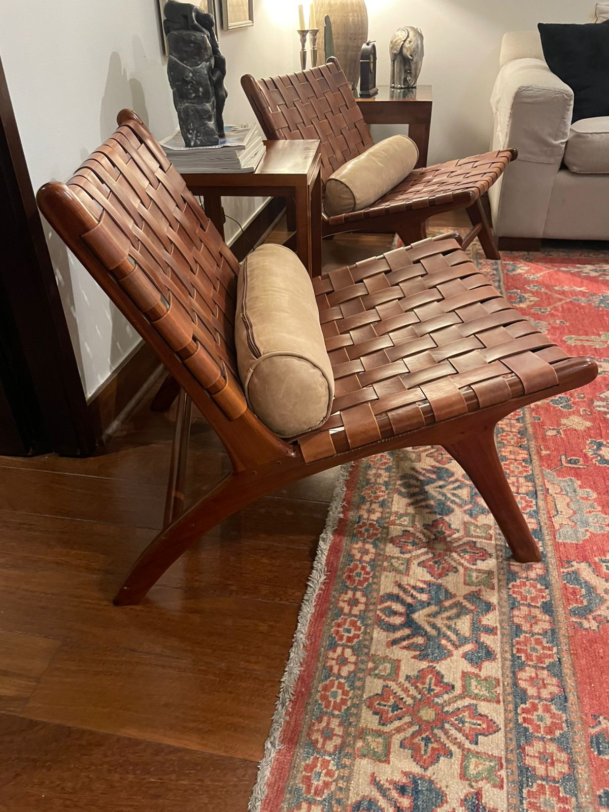 Par de Sitiales Cuero Austral Alaniz Home - Imagen 2