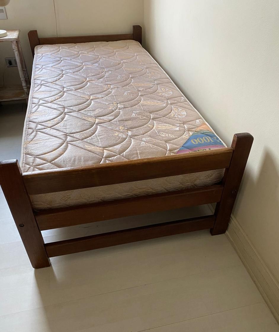 Cama 1 plaza madera con colchón