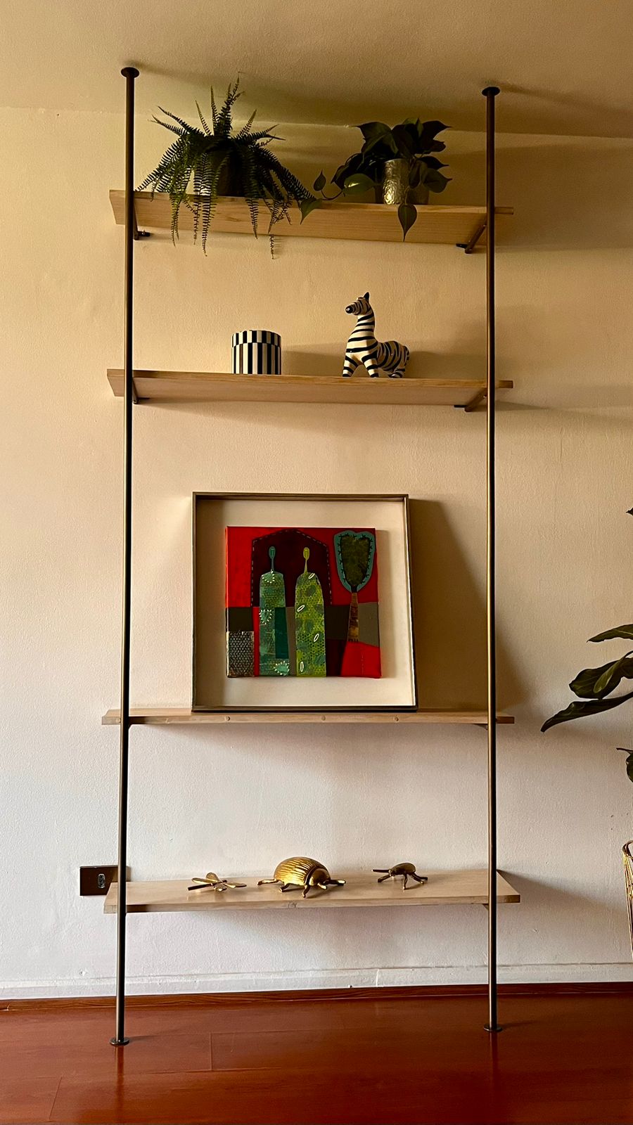 Repisa 4 niveles anclada al muro - Imagen 2