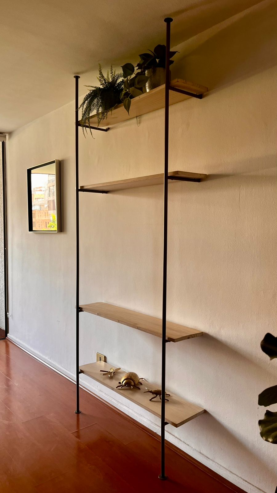 Repisa 4 niveles anclada al muro - Imagen 3