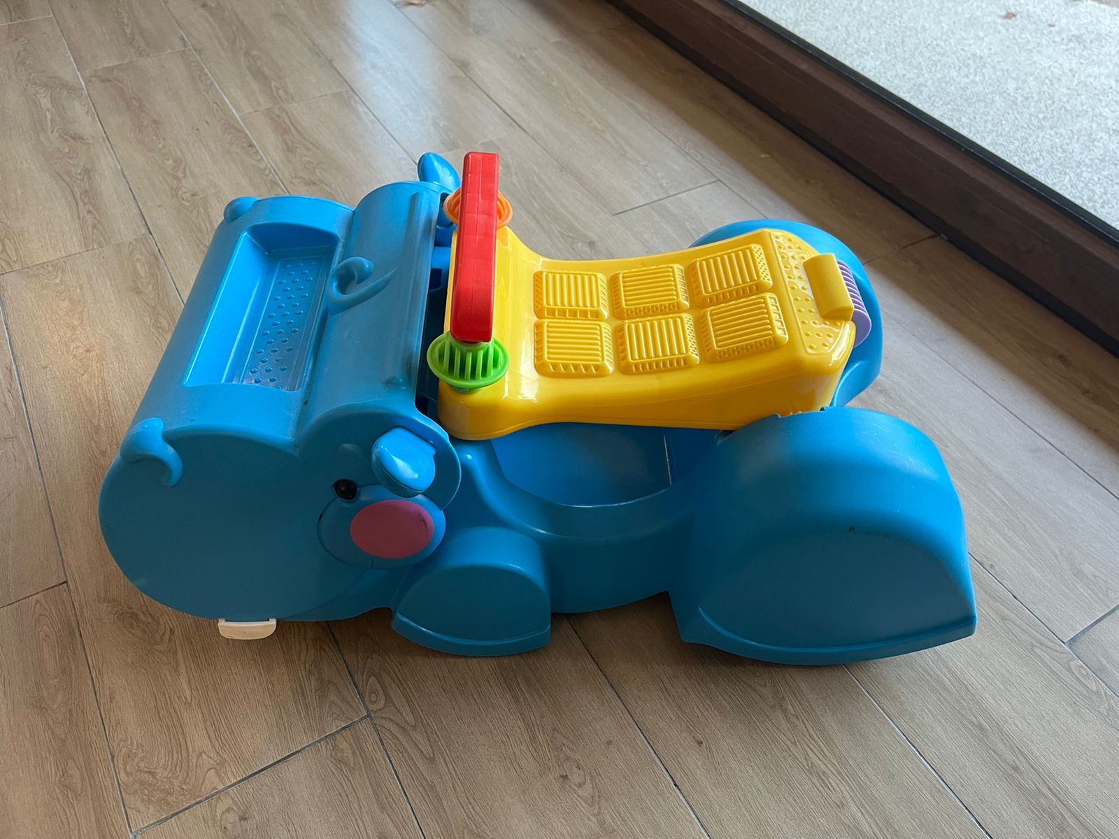 Andador Hipopótamos Peek a blocks Fisher Price