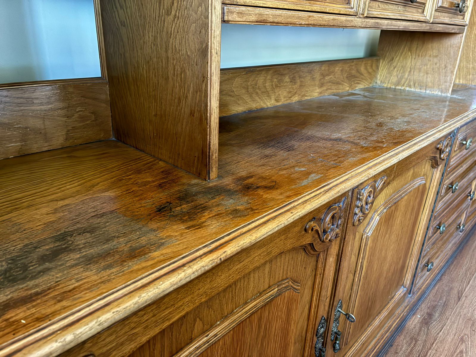 Mueble buffet biblioteca tallada de los años 90 - Imagen 4