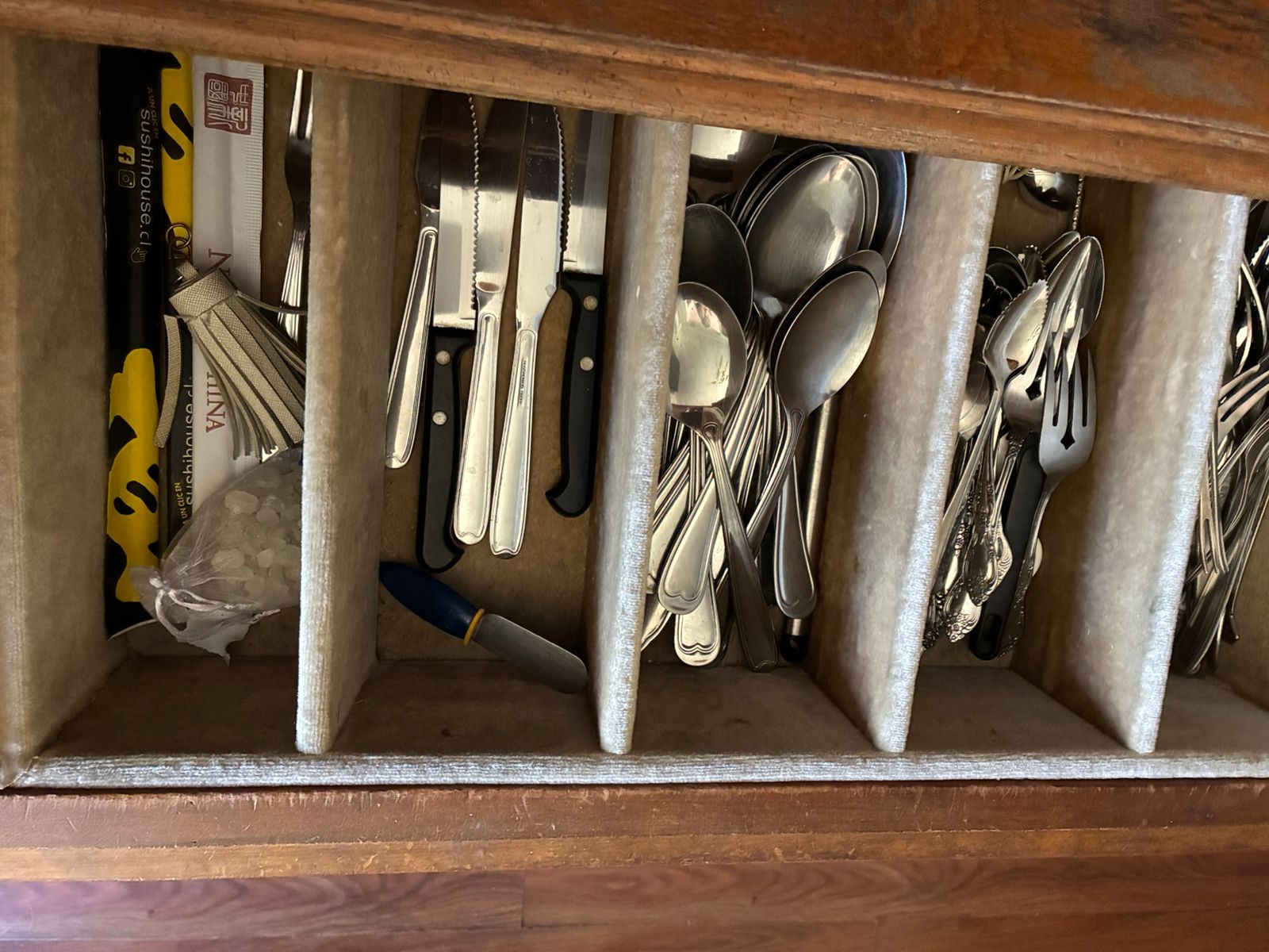 Mueble buffet biblioteca tallada de los años 90 - Imagen 5