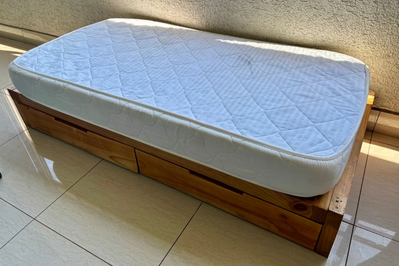 Cama transición con colchón estilo nórdico