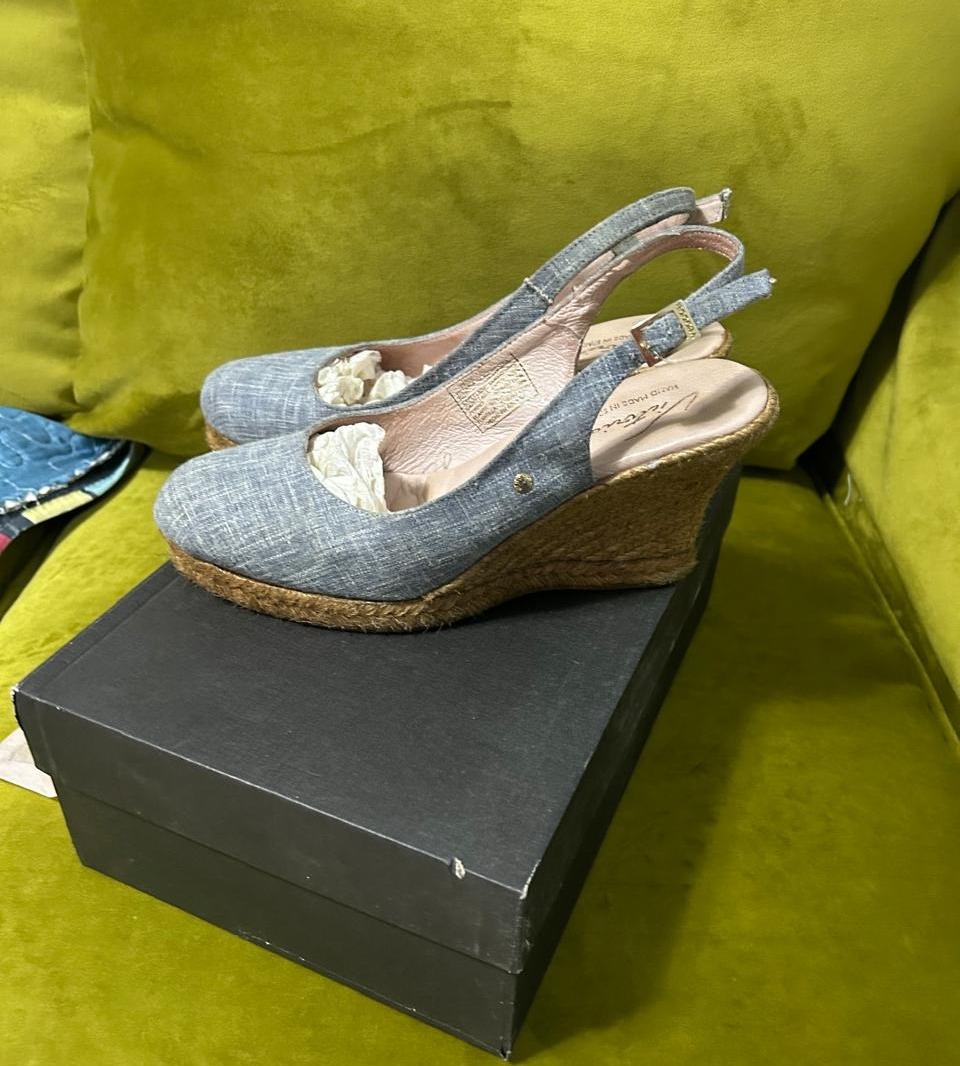 Tacones celestes Victoria de Bocca