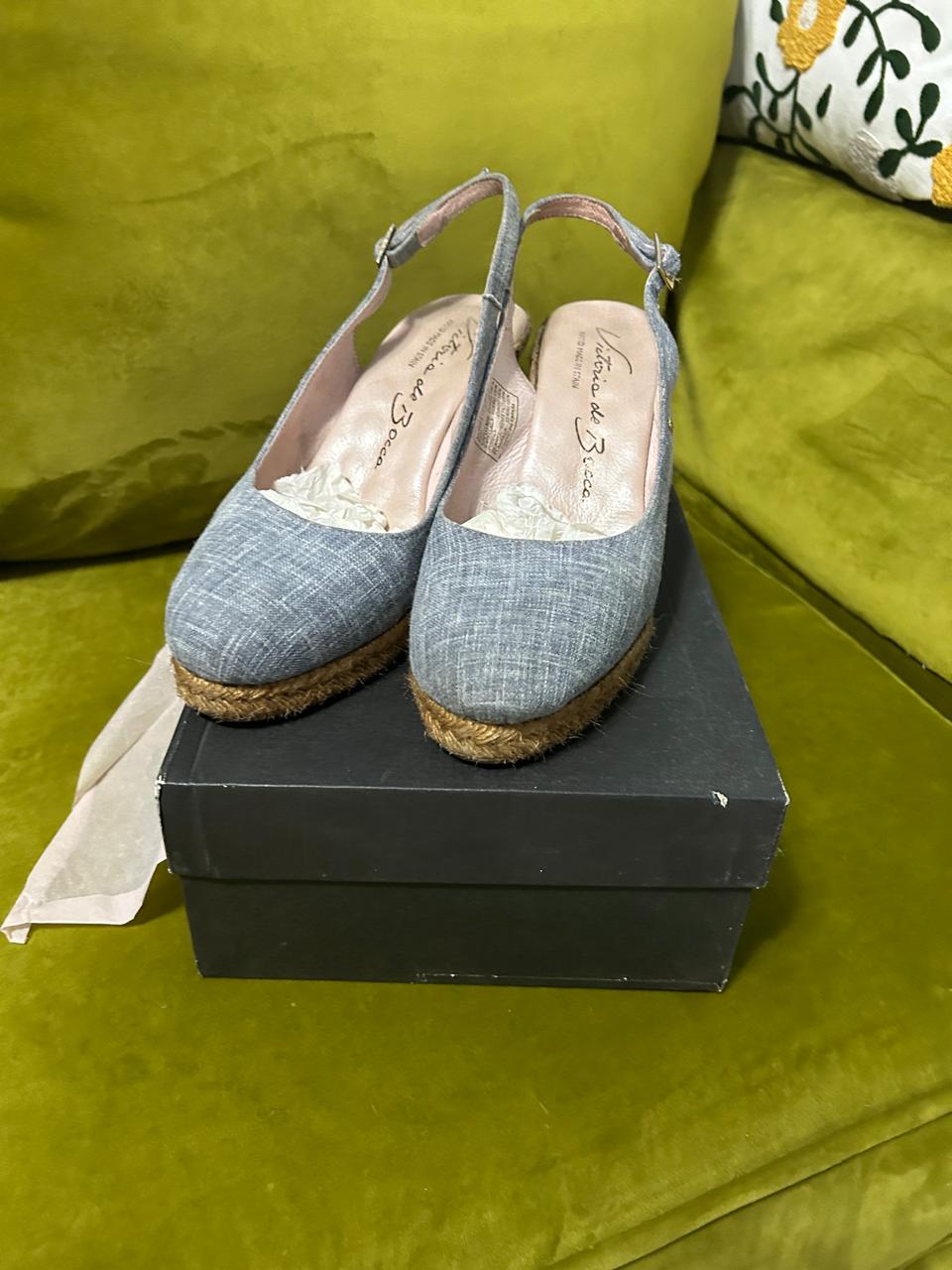 Tacones celestes Victoria de Bocca - Imagen 2