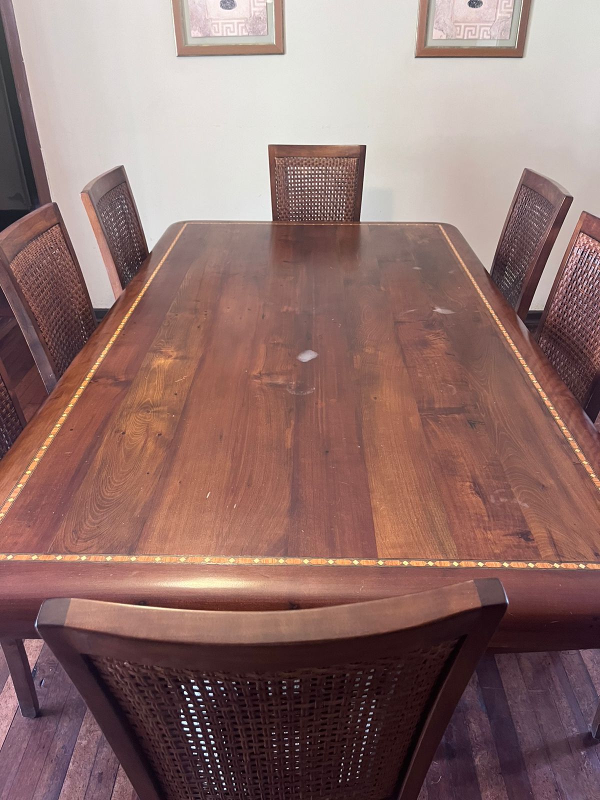 Juego de comedor madera con 8 sillas enjuncadas