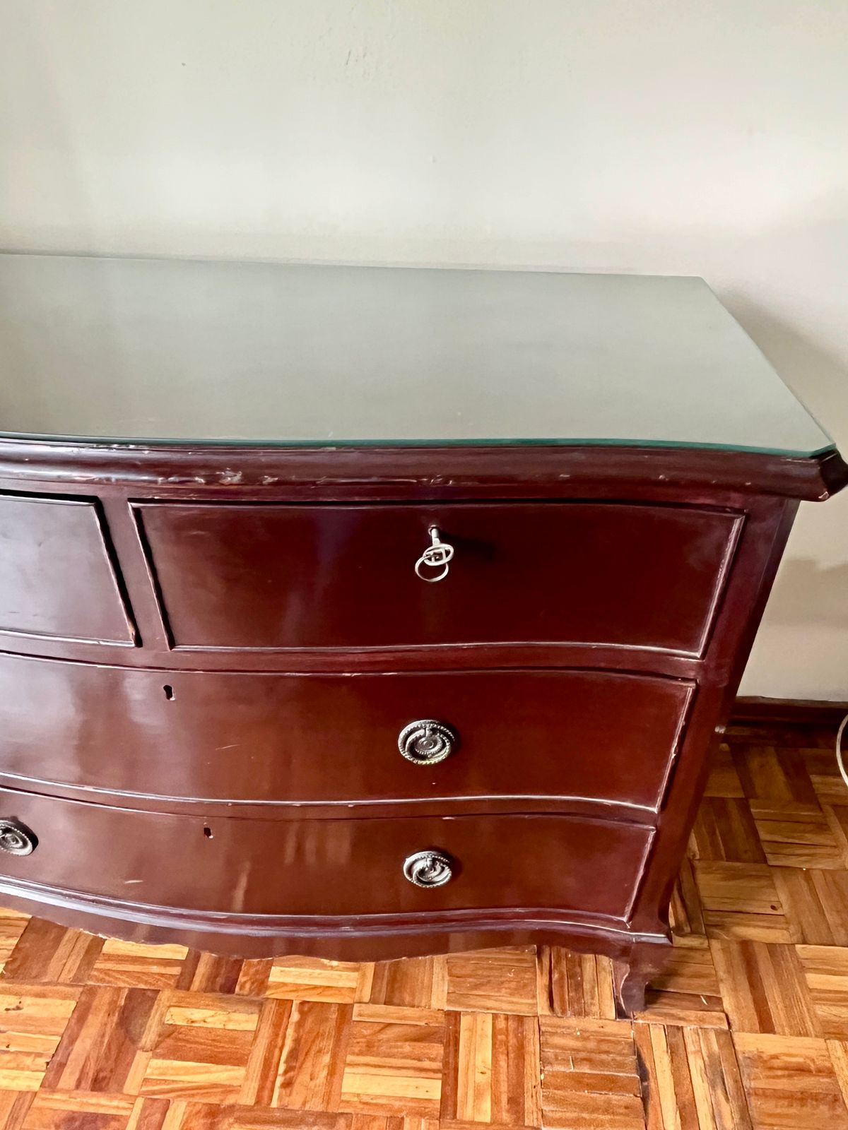 Cómoda madera noble antigua color caoba