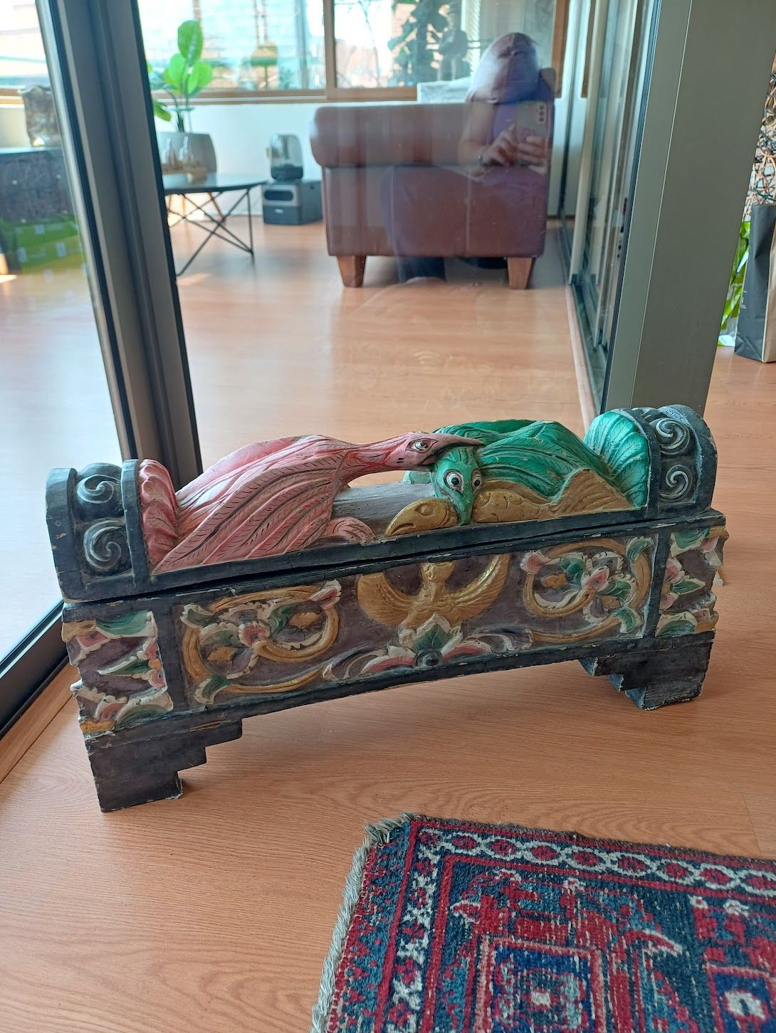 Figura madera tallada aves con almacenamiento