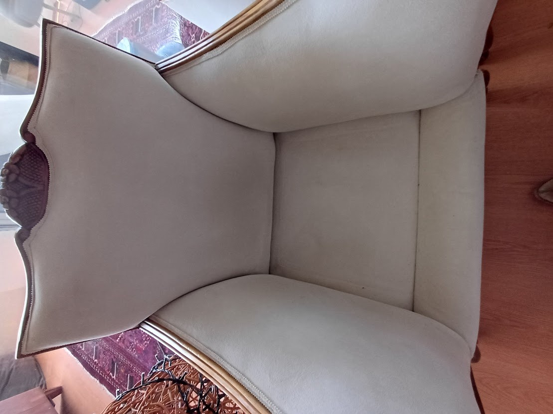 Sillones madera tallado normando felpa color crudo - Imagen 6