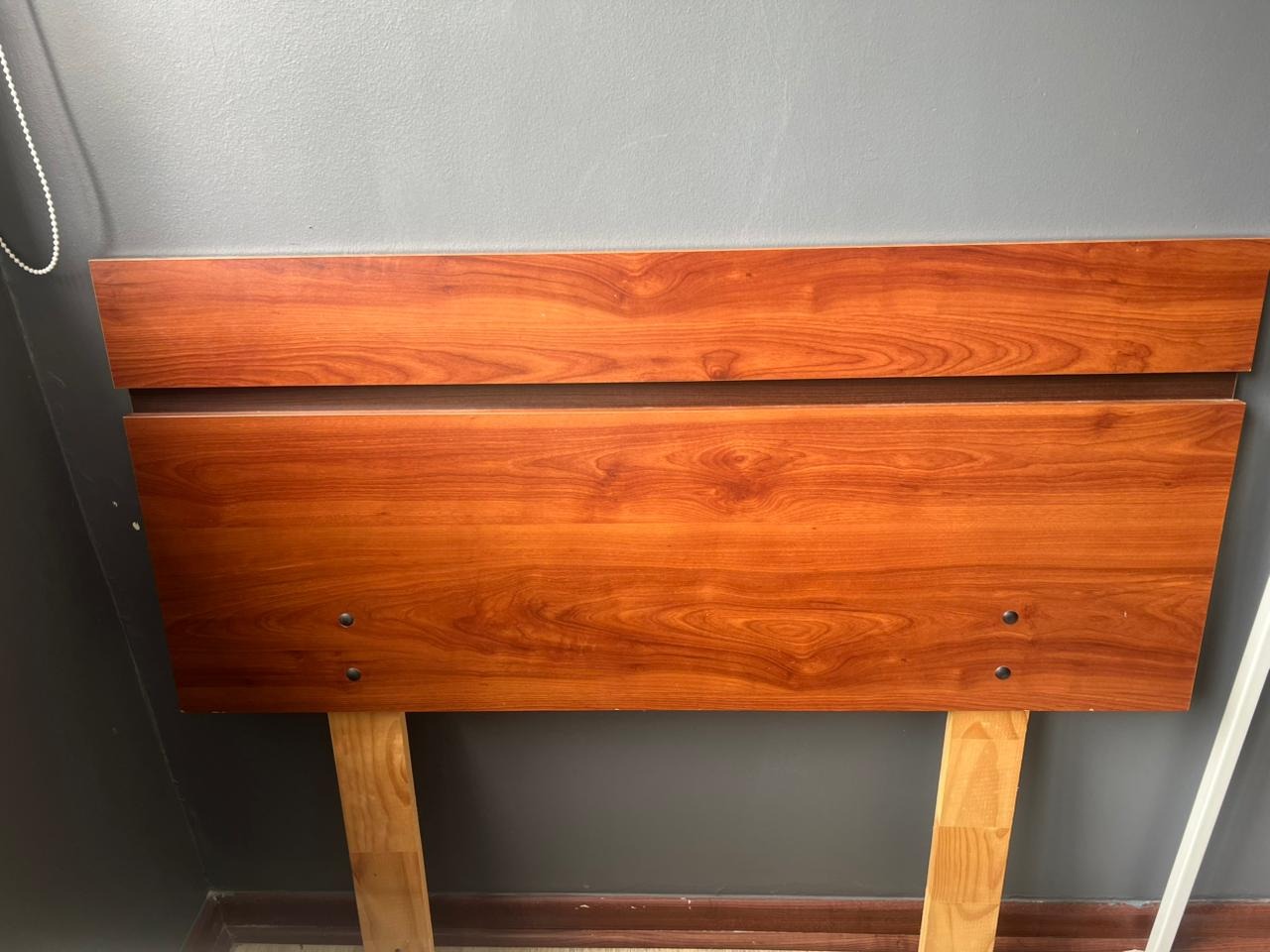 Respaldo cama 1.5 plazas madera color nogal