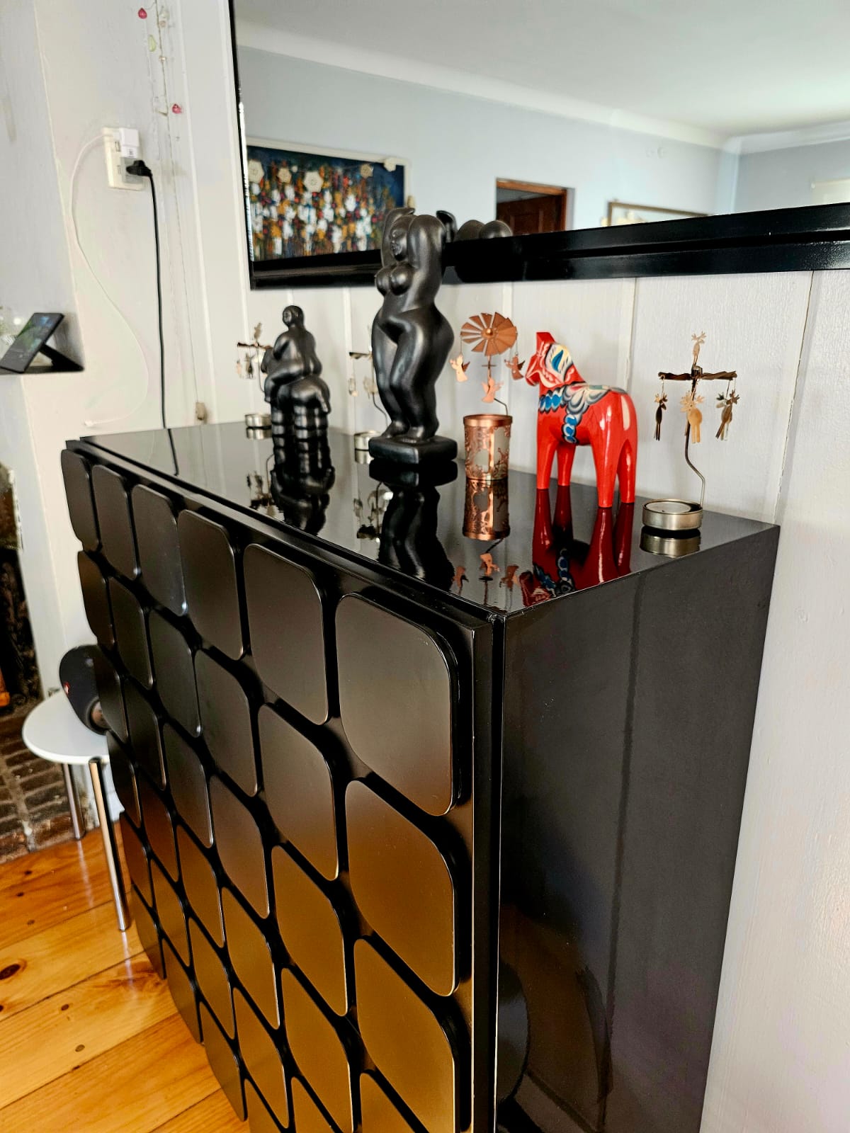 Mueble bar con puertas cuadriculado tienda BONO - Imagen 3