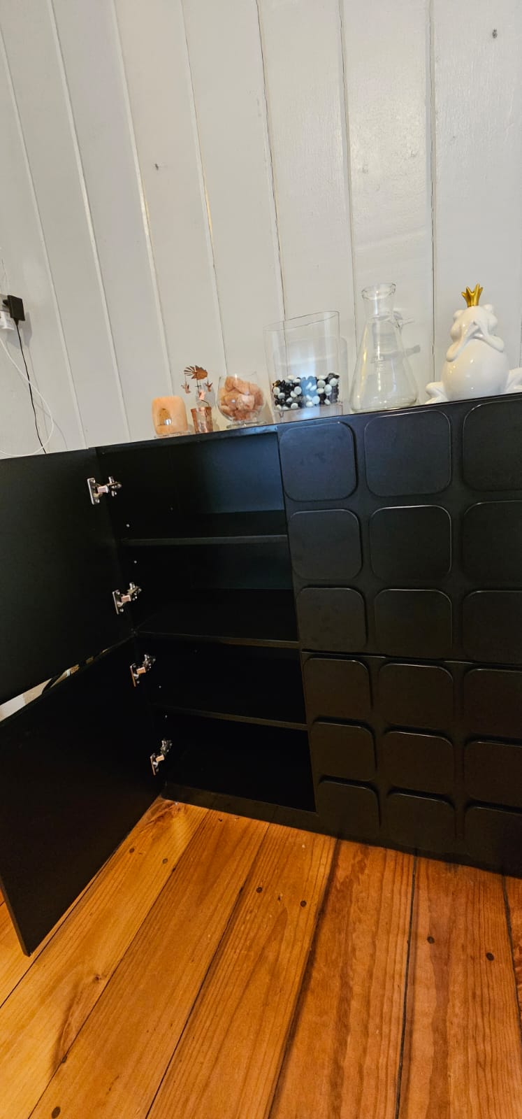 Mueble bar con puertas cuadriculado tienda BONO - Imagen 4