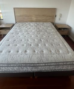 Juego dormitorio cama king con muebles Rosen
