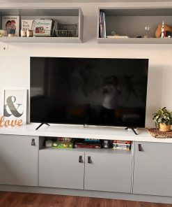 Mueble rack TV gris y blanco
