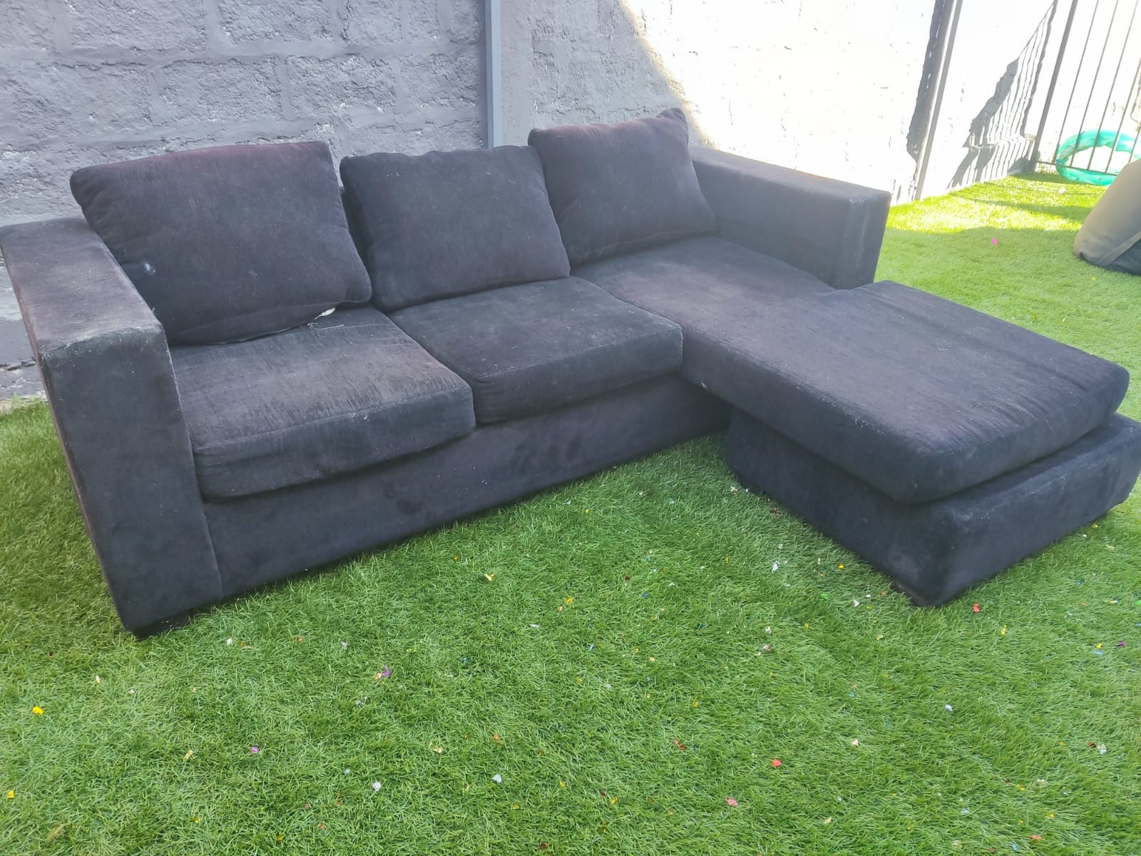 Sofá seccional derecho negro cotelé