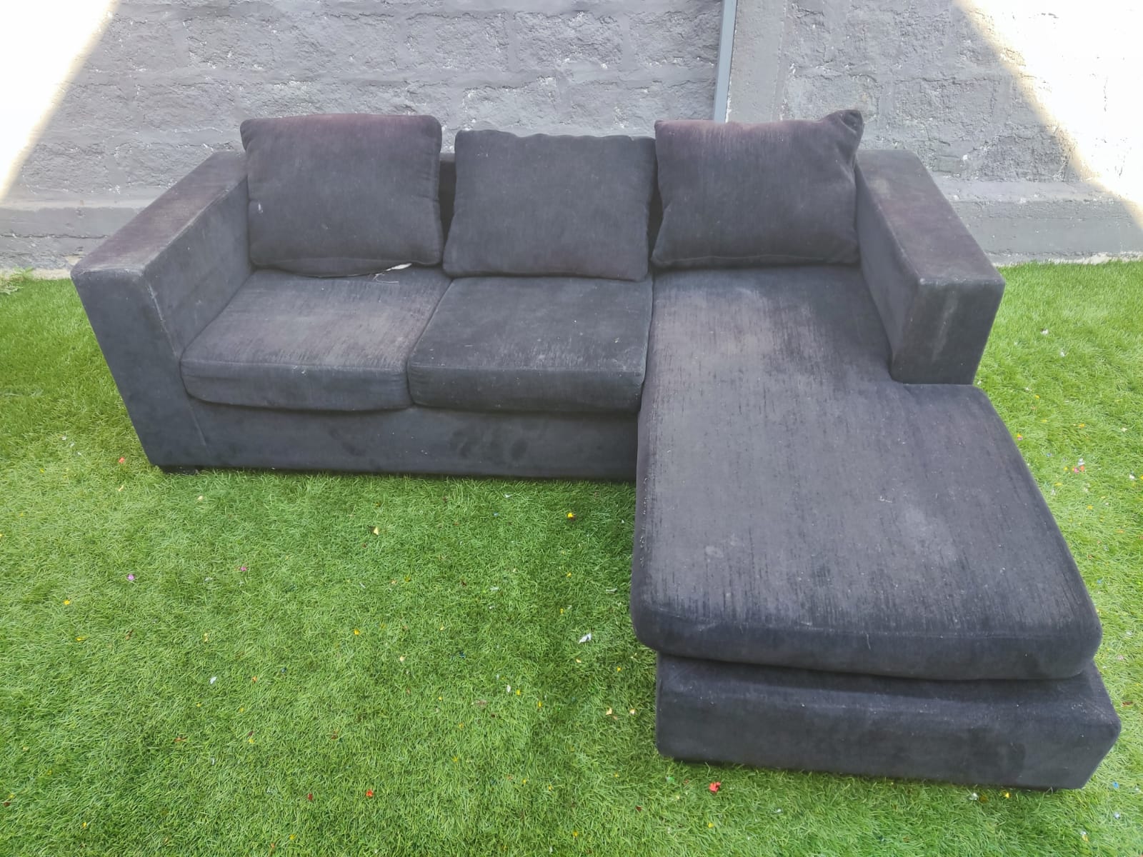 Sofá seccional derecho negro cotelé - Imagen 2