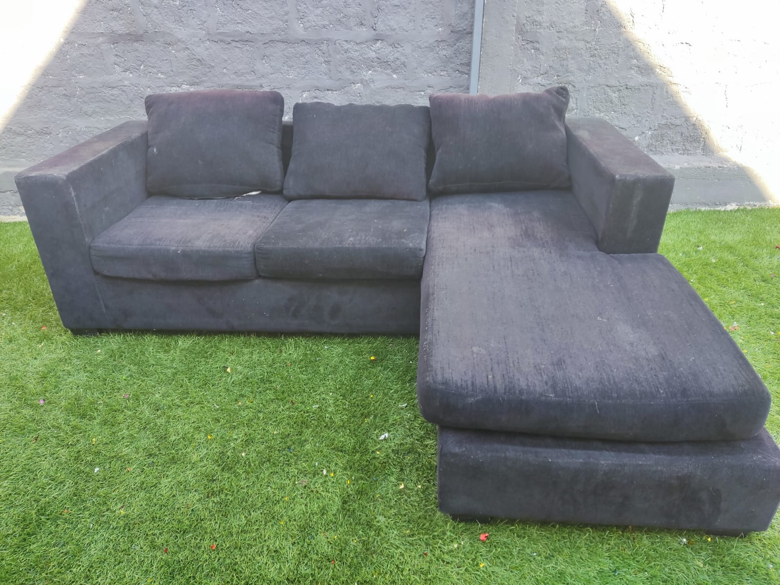 Sofá seccional derecho negro cotelé - Imagen 3