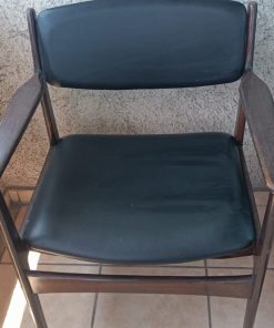 Silla con apoyabrazos ecocuero