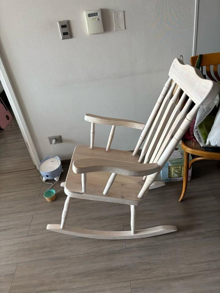 Silla mecedora madera color natural - Imagen 2