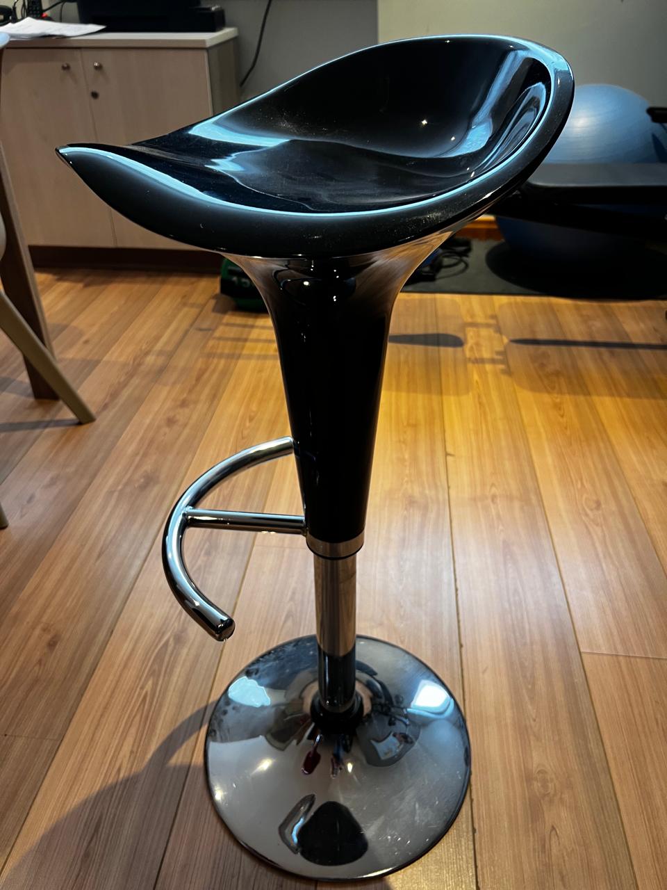 Juego 6 taburetes bar rojo y negro - Imagen 3