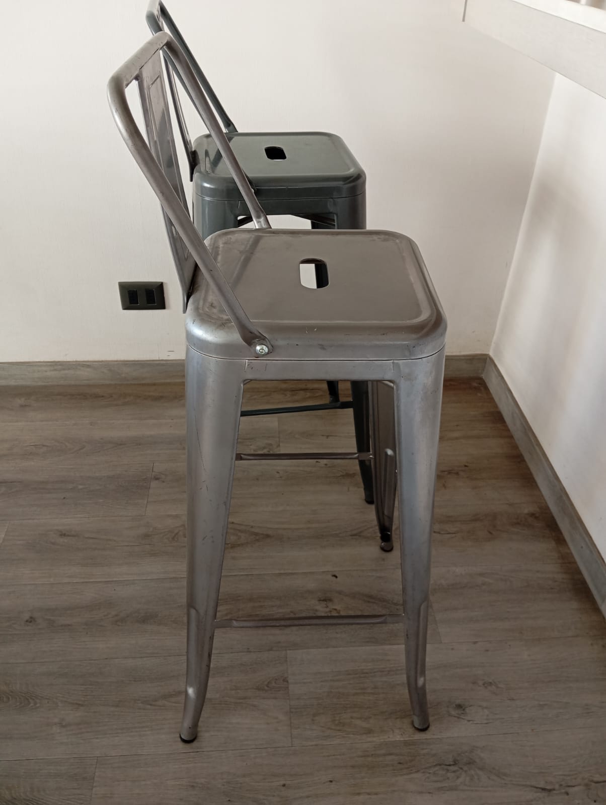 Par sillas bar taburete tolix gris - Imagen 10