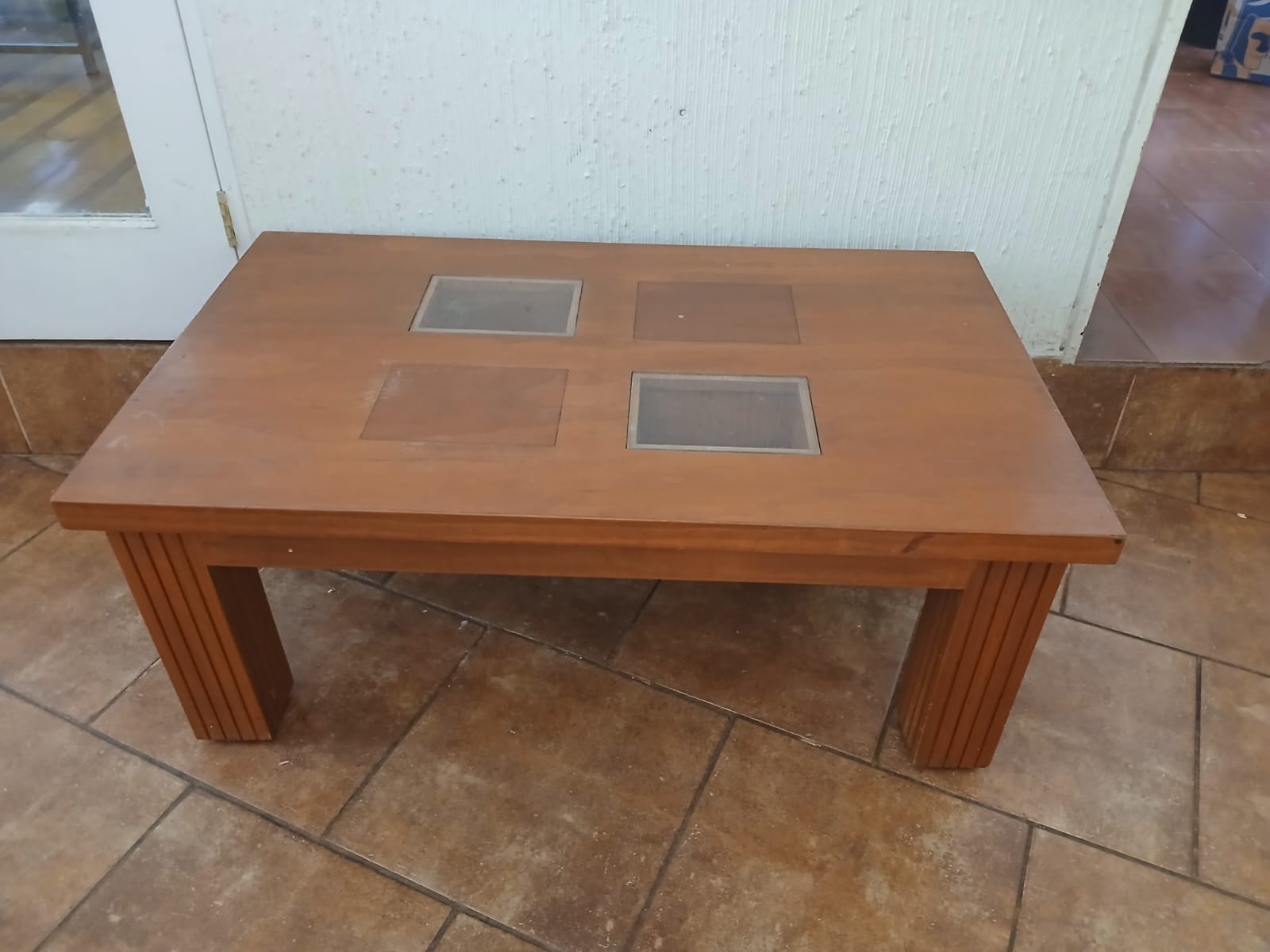 Mesa de centro cuadrados vidrio y madera
