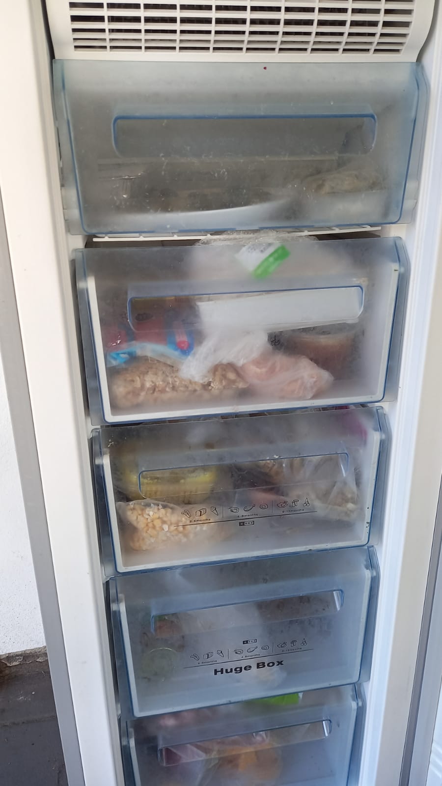 Congelador freezer vertical Hisense 145 lt - Imagen 2