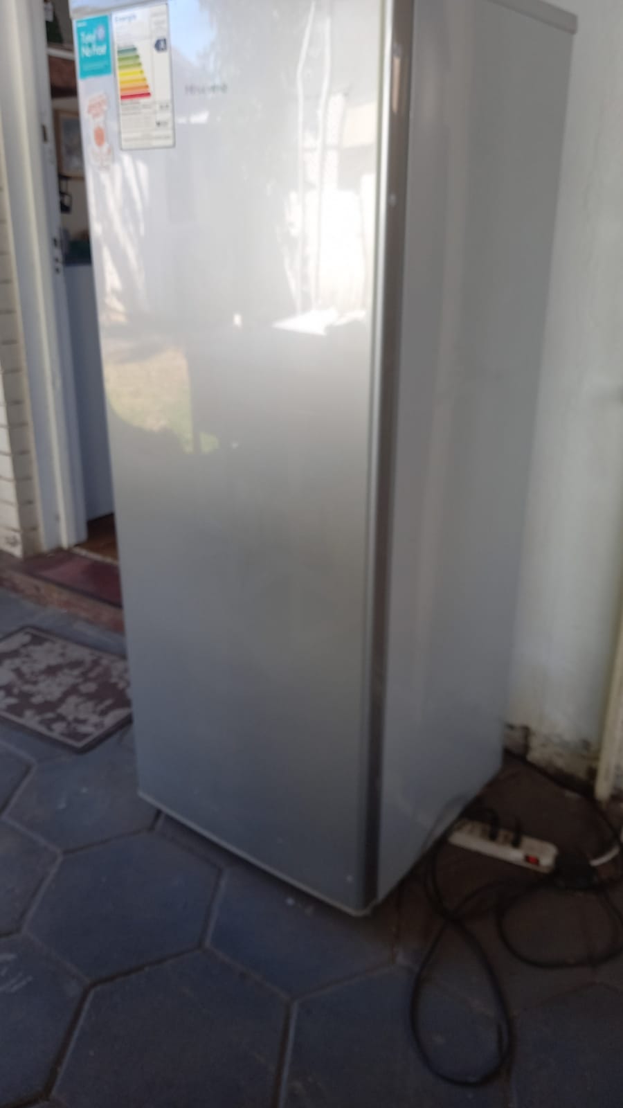 Congelador freezer vertical Hisense 145 lt - Imagen 4