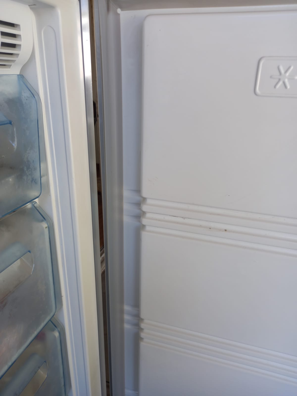 Congelador freezer vertical Hisense 145 lt - Imagen 5