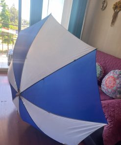 Quitasol azul y blanco