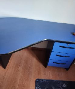 Escritorio curvo madera azul