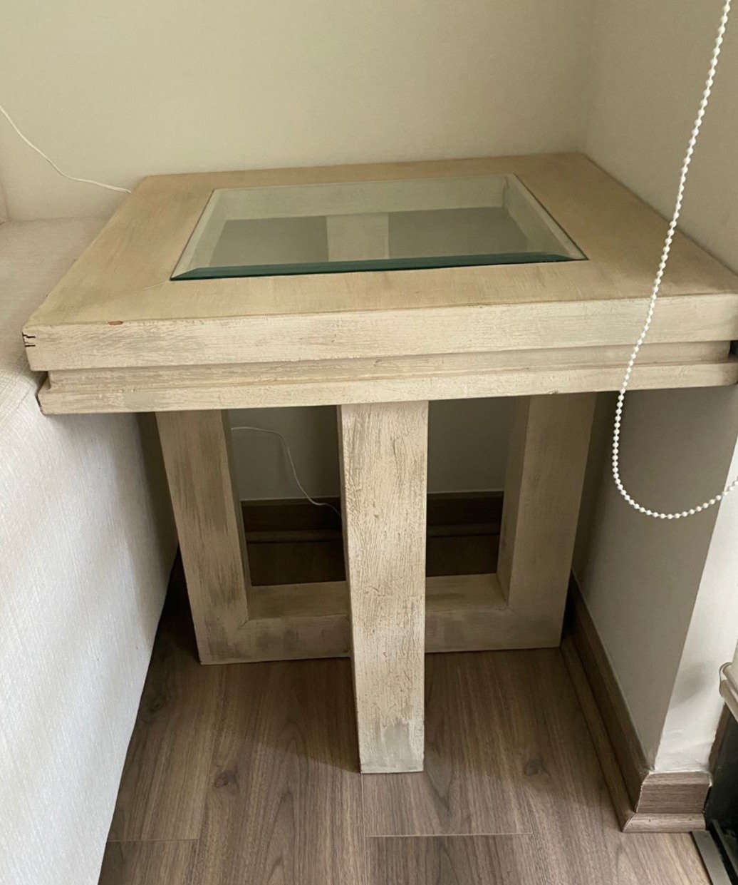Mesa lateral vidrio y madera