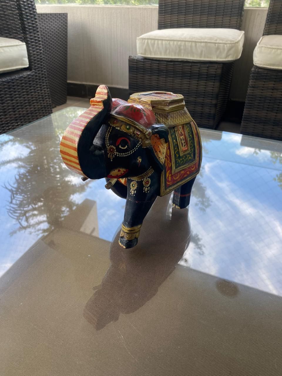 Figura elefante madera pintado a mano